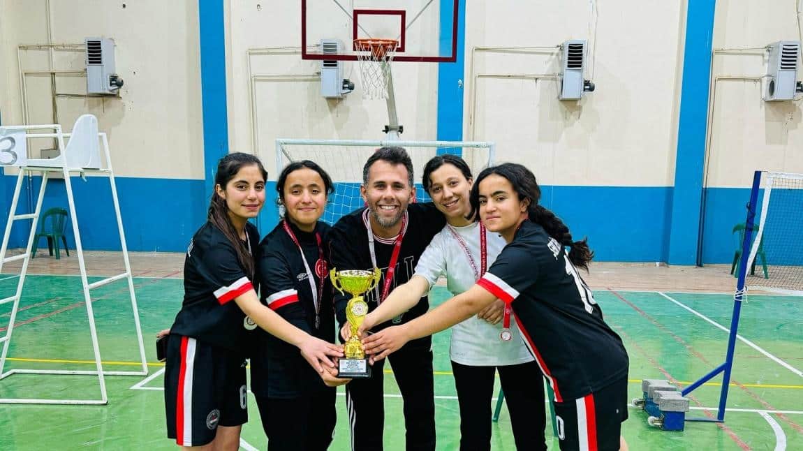 Okulumuz Badminton Kız Takımından İkincilik Derecesi